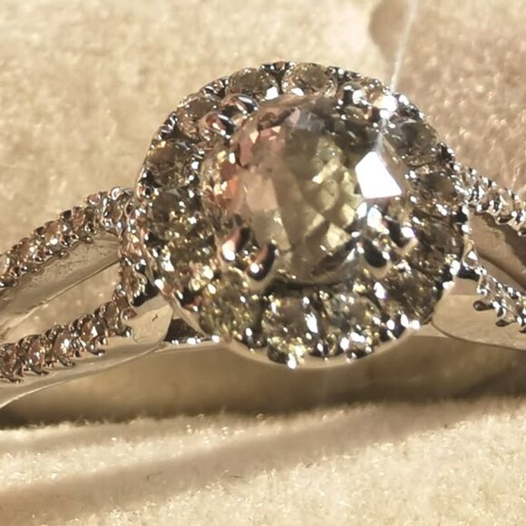 White Diamond Ring with Rare Patented Cut - Picture 2 of 7
